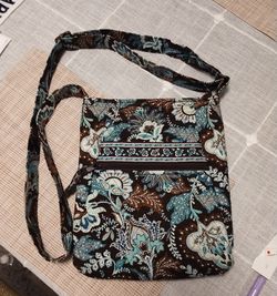 VERA BRADLEY CROSSBODY PURSE  