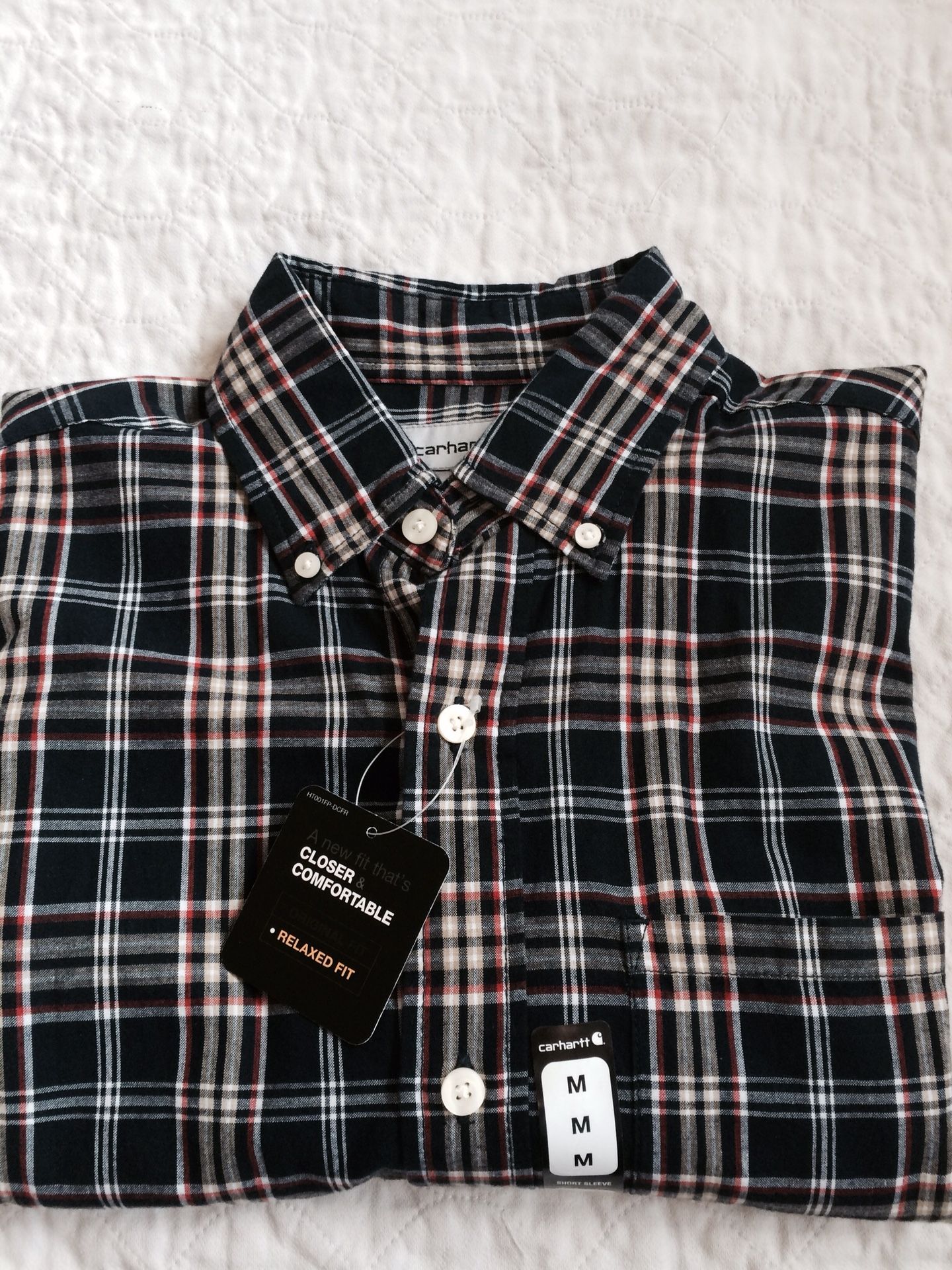 Carhart men’s short sleeve shirt. Size medium