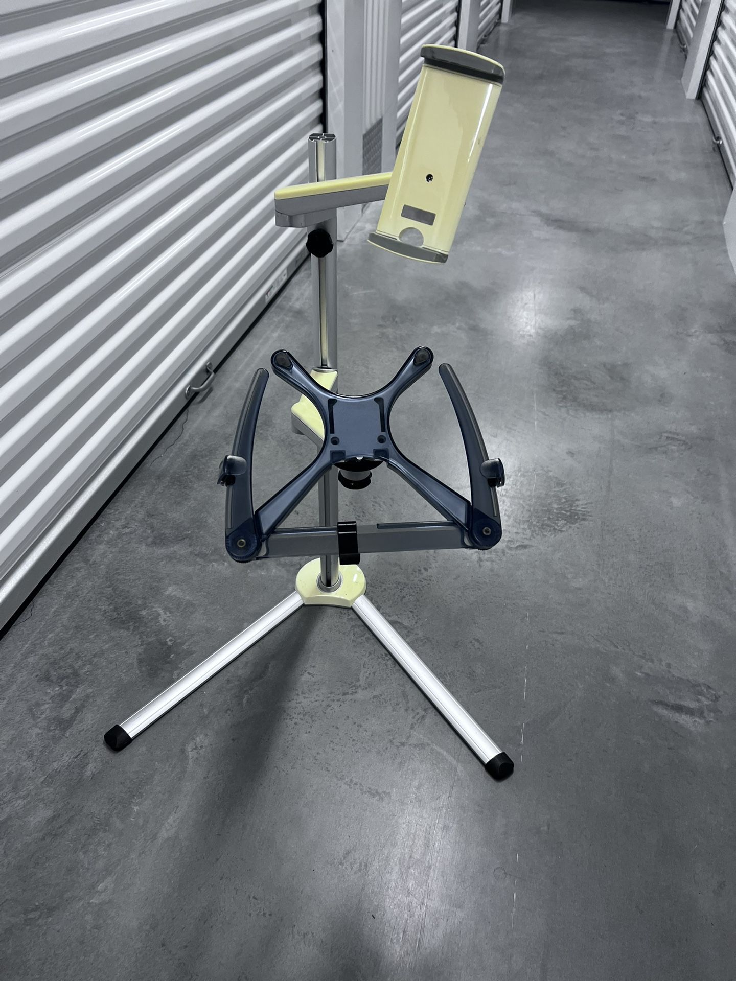 Ipad Phone Workplace Stand
