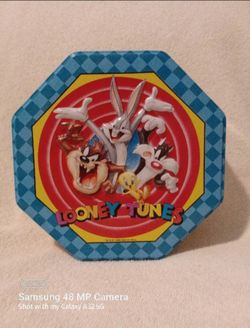 Vintage Looney tunes octagon shape tin container