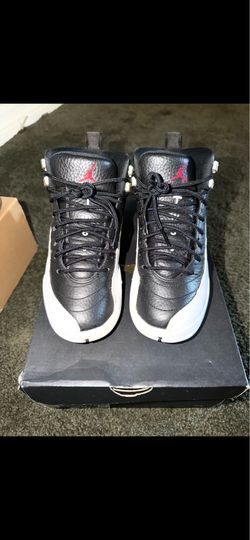 Black Jordan 12s size 4