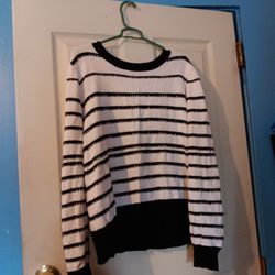 Lindo Sueter Taya  S Muy Comodo  Semi Nuevo  Y Queda Como M 