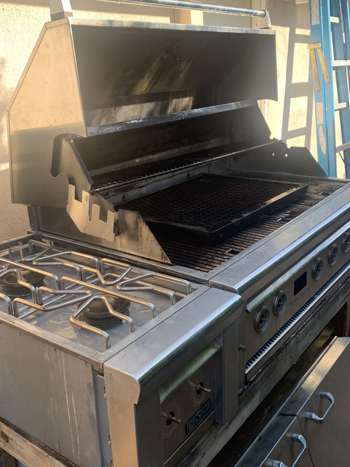 Natural Gas Lynx Grill And Outdoor Kitchen