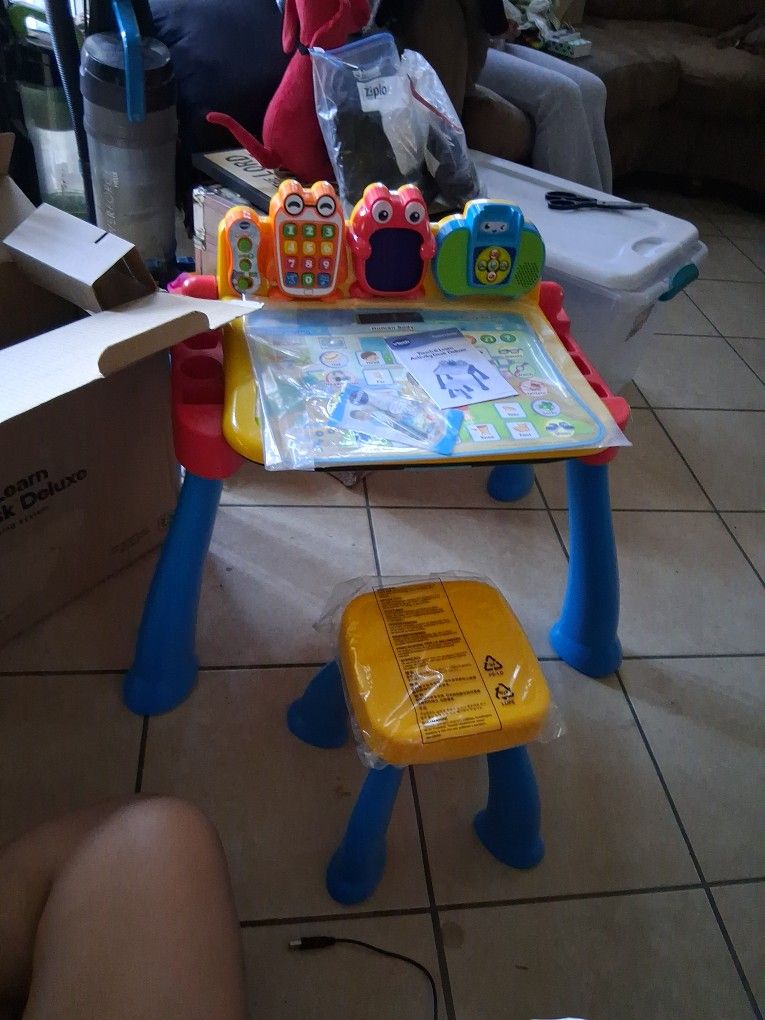 Vtech Touched  LEARN ACTIVITY DESK DELUX