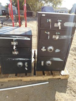 Cabinets with keys, metal