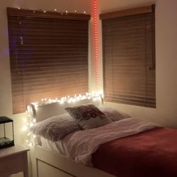 Solid wood white trundle bed