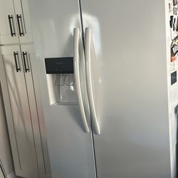 Frigidaire 36 in. 26 cu. ft. Standard Depth Side by Side Refrig.- still under warranty