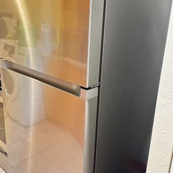 Stove And Refrigerator Must Go Today!