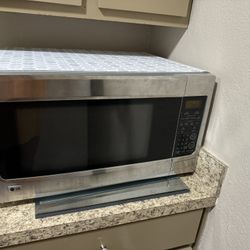 LG  Microwave – Great Condition 