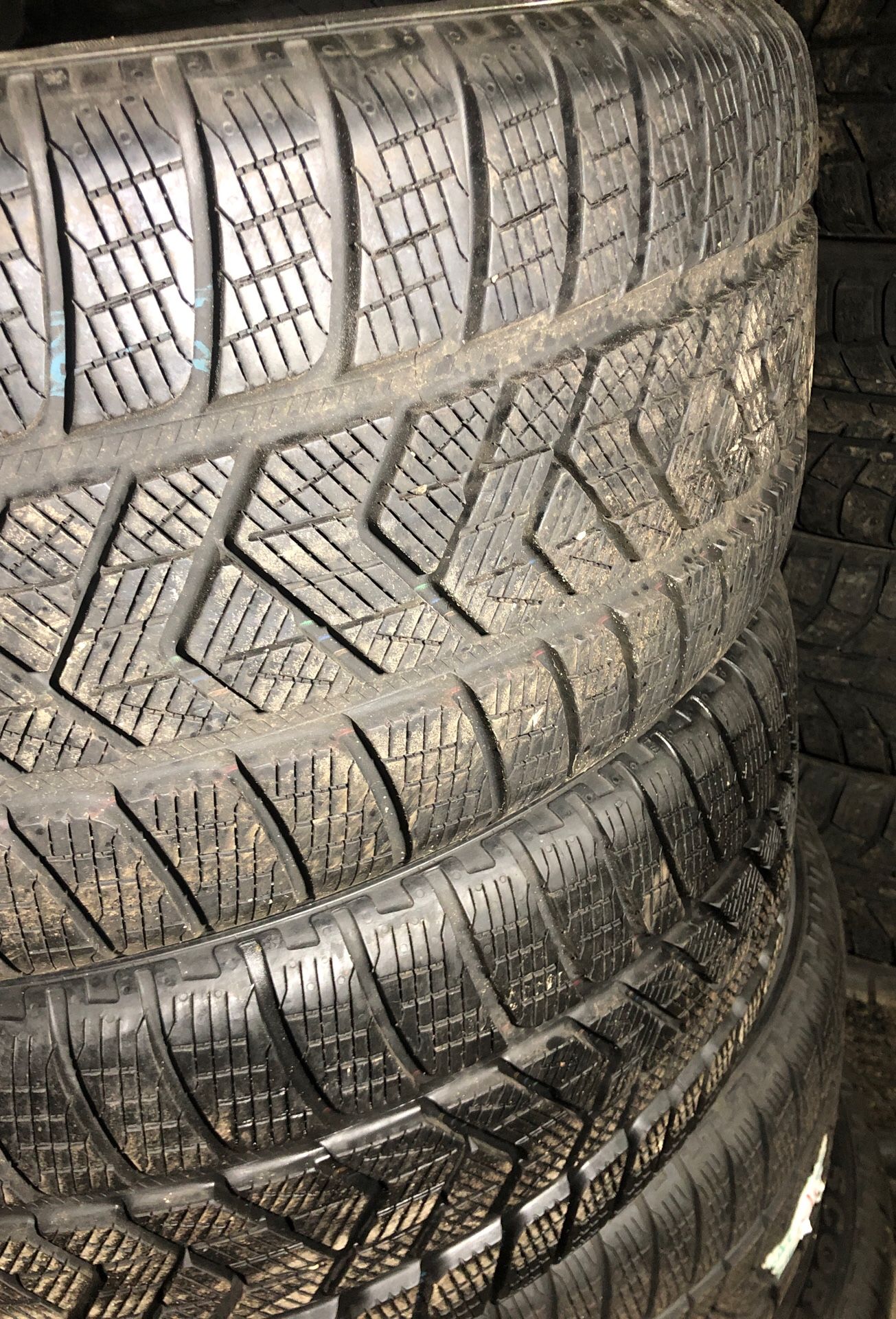 255-40-21 tires for sale SET of tires almost new %95