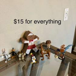 Bugs, Daffy, Chip&Dale, Chilly Willy, Scooby, Jim, Road Runner, In N Out Man