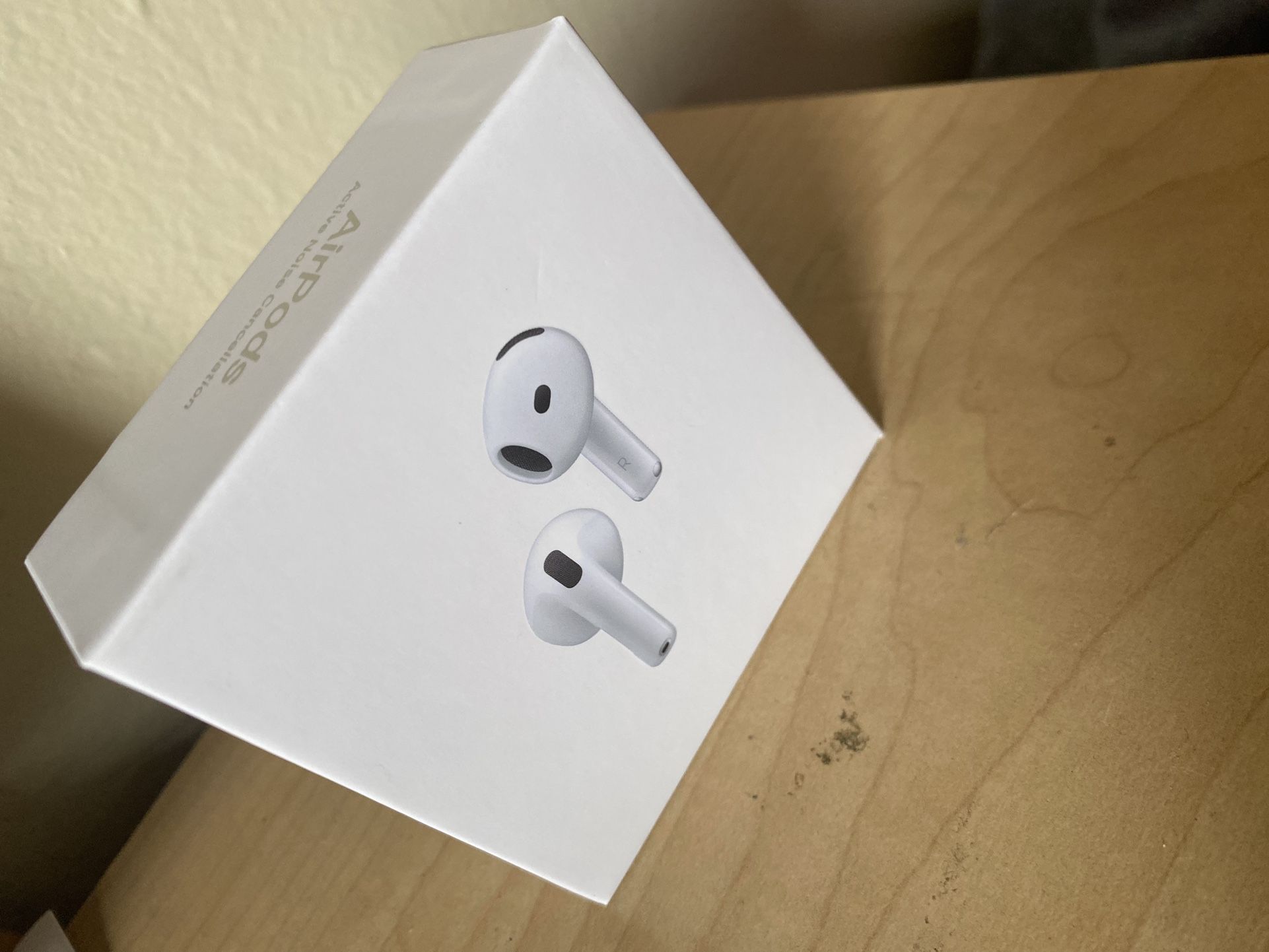AirPods 4 ANC