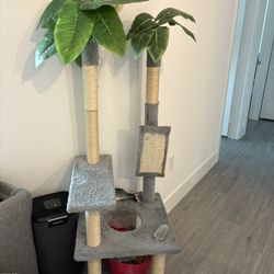 CAT  TREE SCRATCHER
