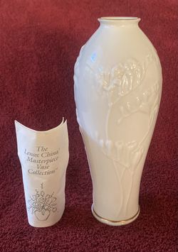 Lenox “Masterpiece” Bud vase 7” embossed floral vintage