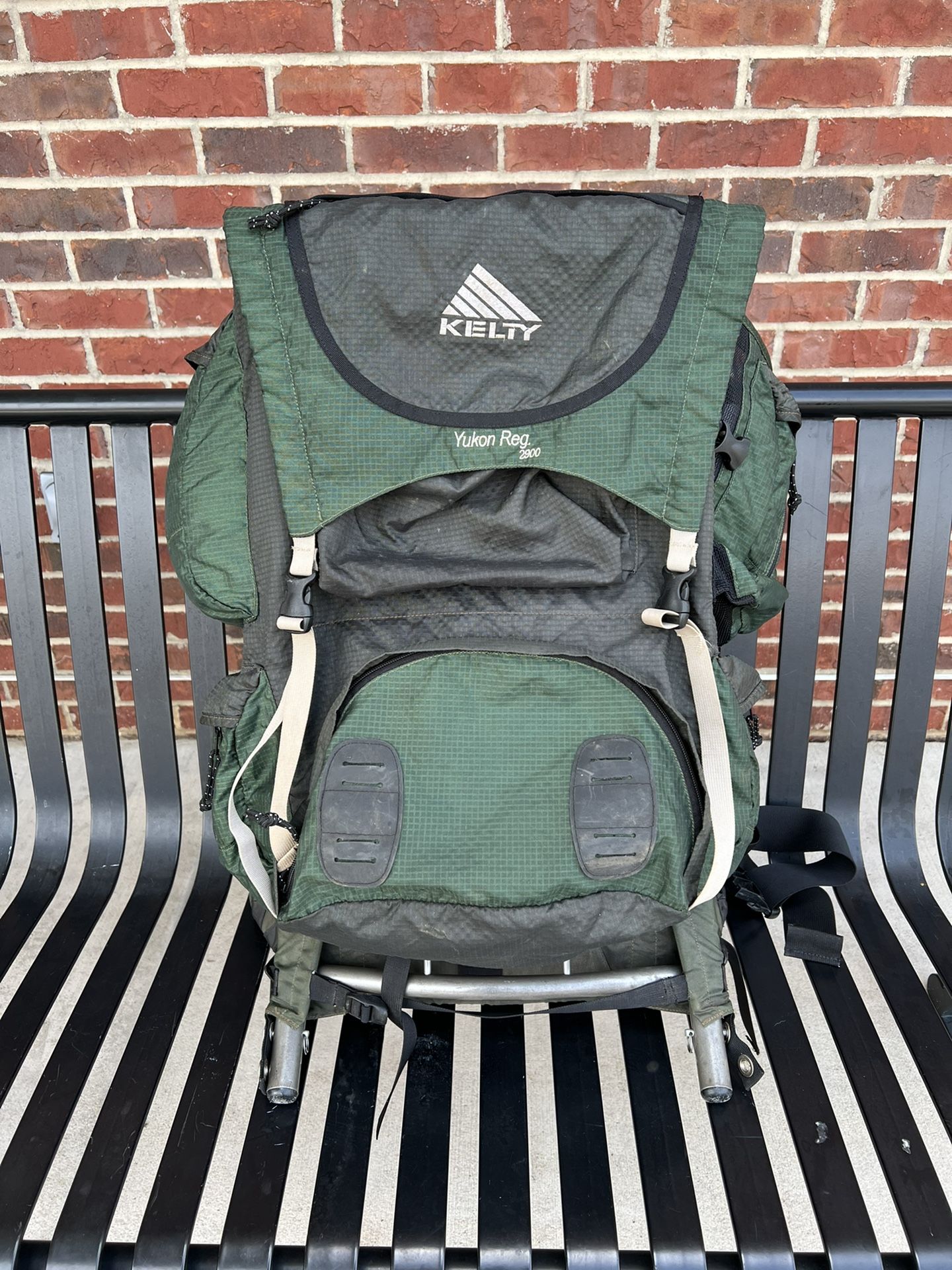 KELTY Yukon Reg 2900 Backpack External Frame Size 2 Green Grey Hiking Camping (Good condition)