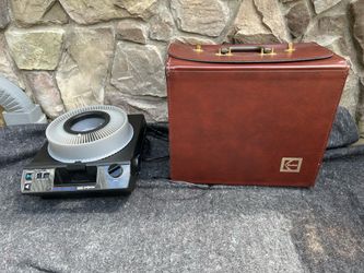 Carousel slide projector
