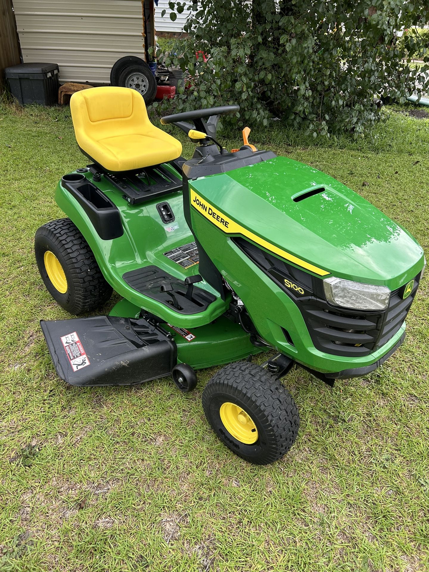 John Deere S100 Riding Lawnmower