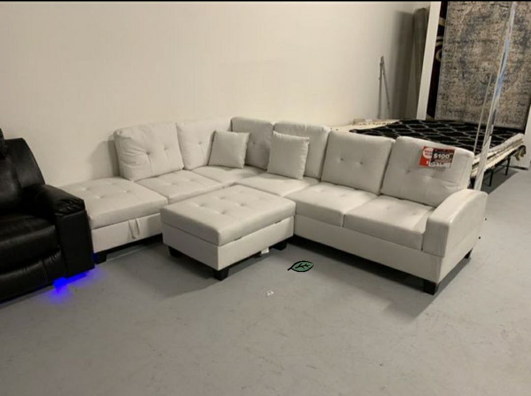 Pablo White Sectional With Ottoman