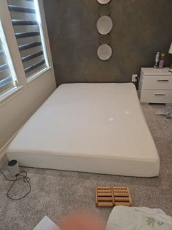 Clean queen mattress