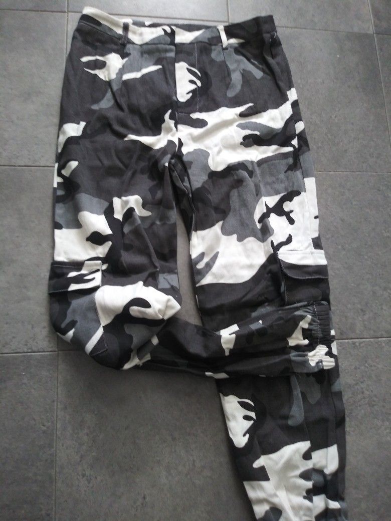 Woman Camouflage Pants