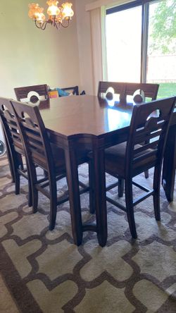 Dining room table and 6 chairs