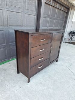 Dresser