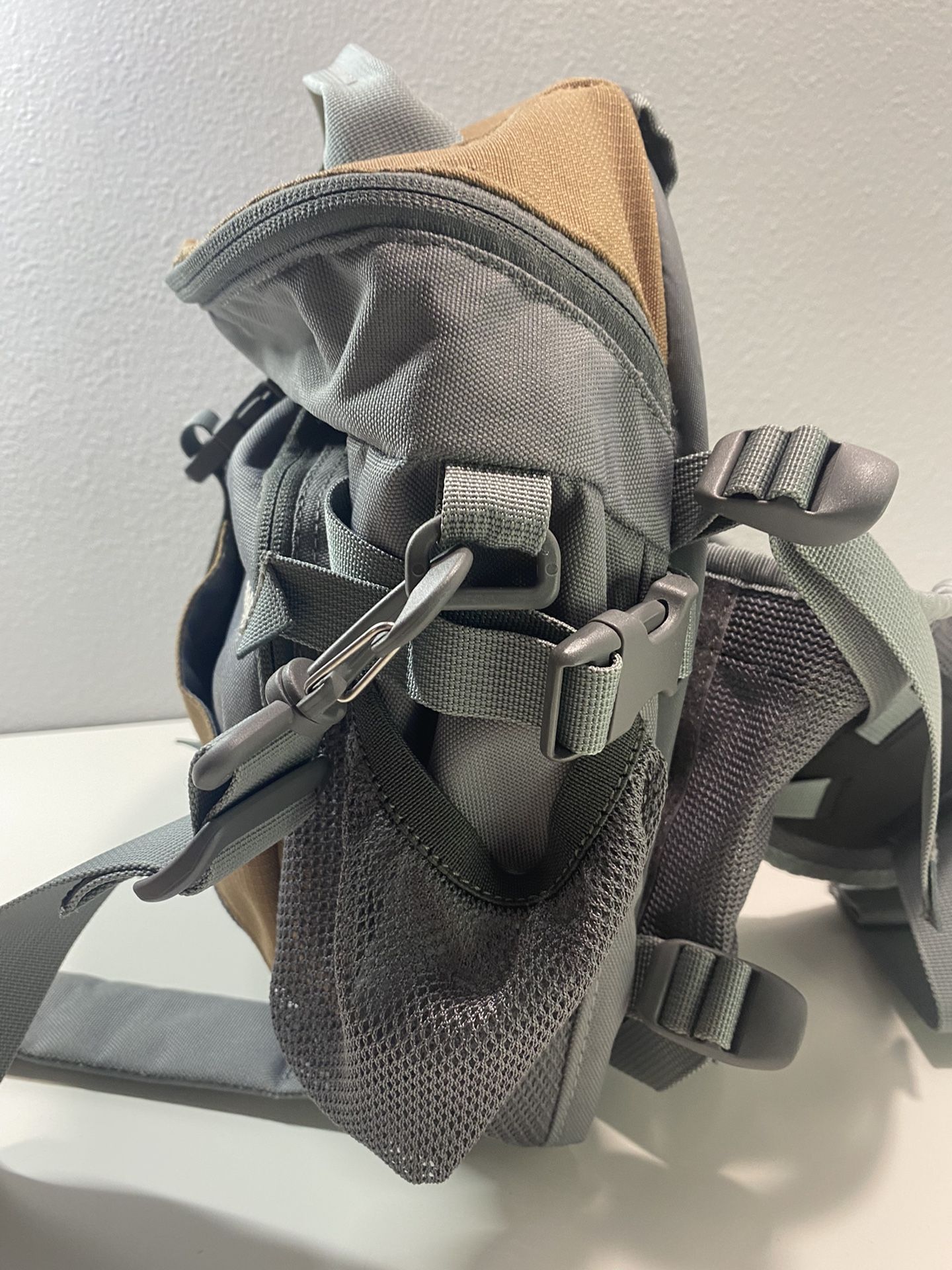 Kelty Jaunt Adjustable Lumbar Waist Shoulder Day Pack Brown Gray