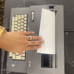 Gray Type Writter In Good Condition 