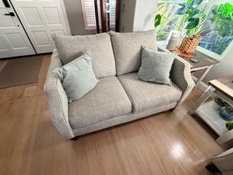 2 matching love seat