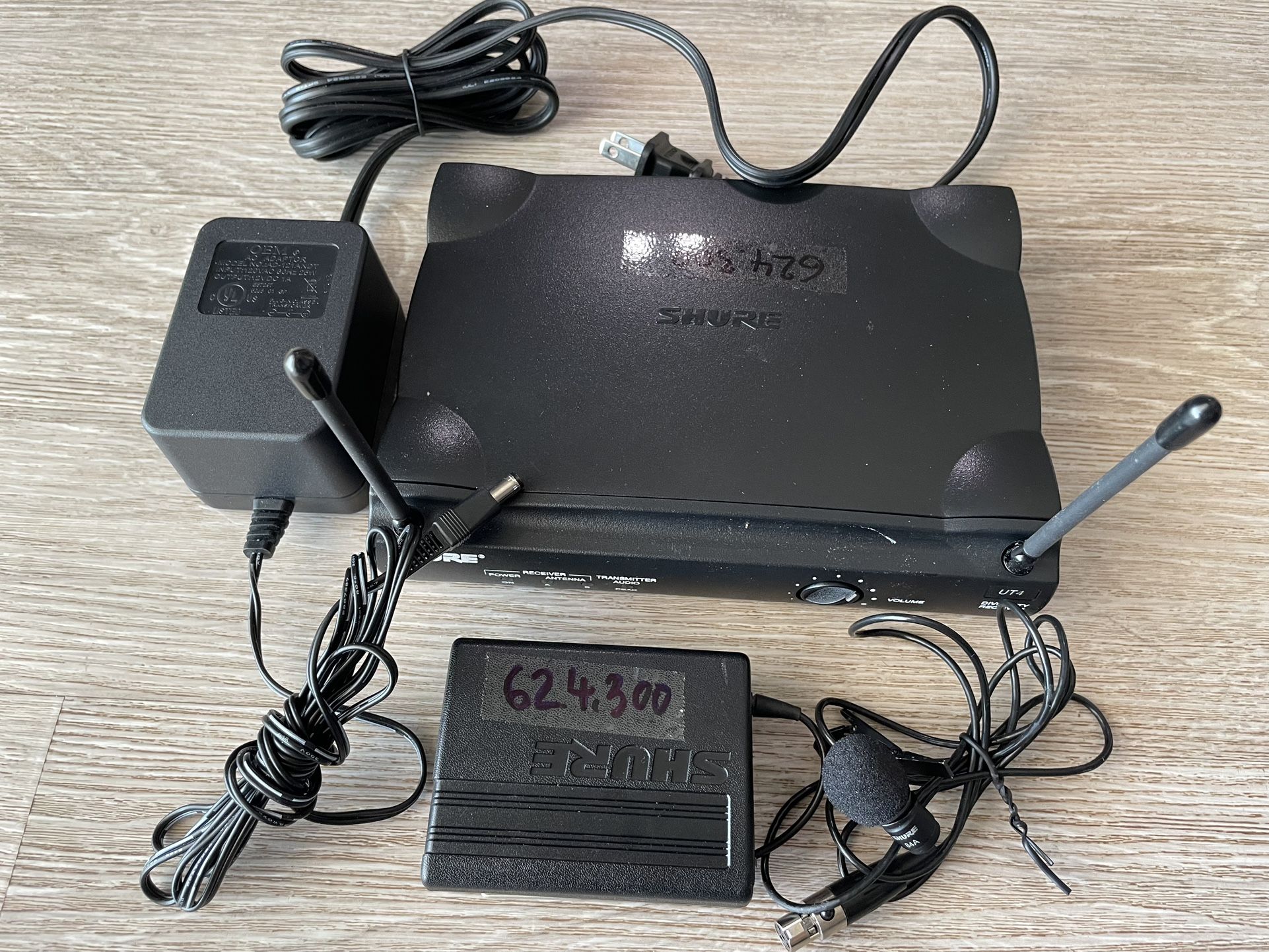 Shure lavalier microphone system ( UHF)With Cable