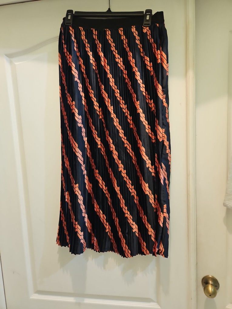 ONLY accordion Pleats Silk Skirt. Elastic Waistband. Medium ( Size 6)