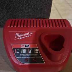 Milwaukee M12 Charger