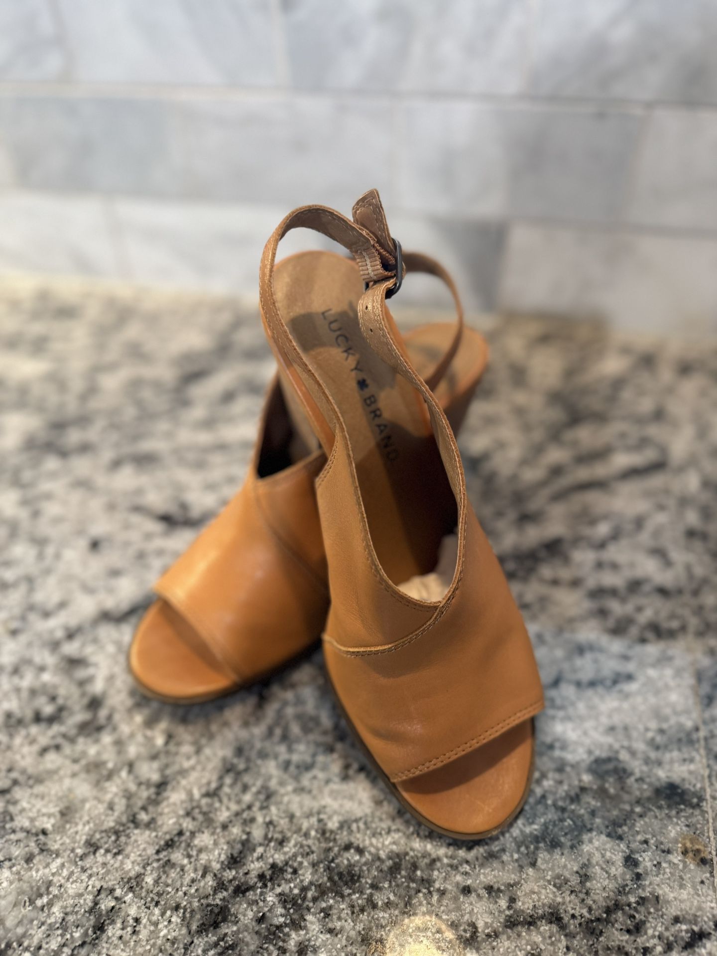 Lucky Brand Camel Leather Peep Toe Womens 8