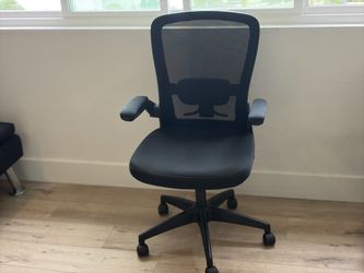 FelixKing Black Mesh Office Chair with Flip-Up Arms