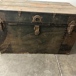 Antique Traveler Trunk