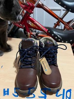 Discovery Boots