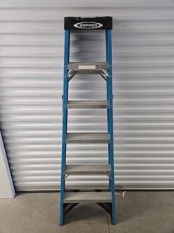 Like New Condition Werner 6ft Fiberglass Step Ladder. "CHECK OUT MY PAGE FOR MORE DEALS "