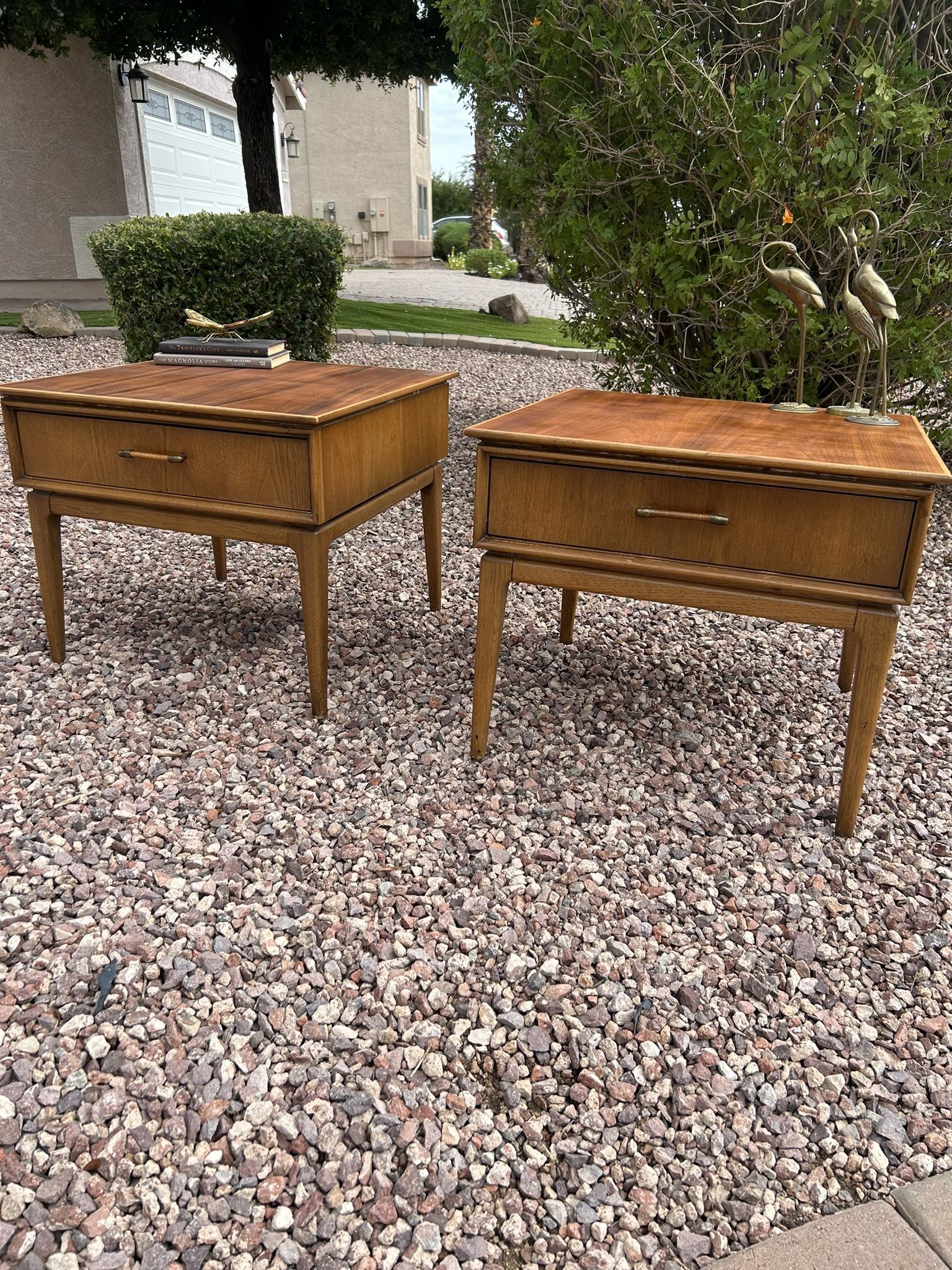 MID CENTURY MODERN END TABLES! π€©