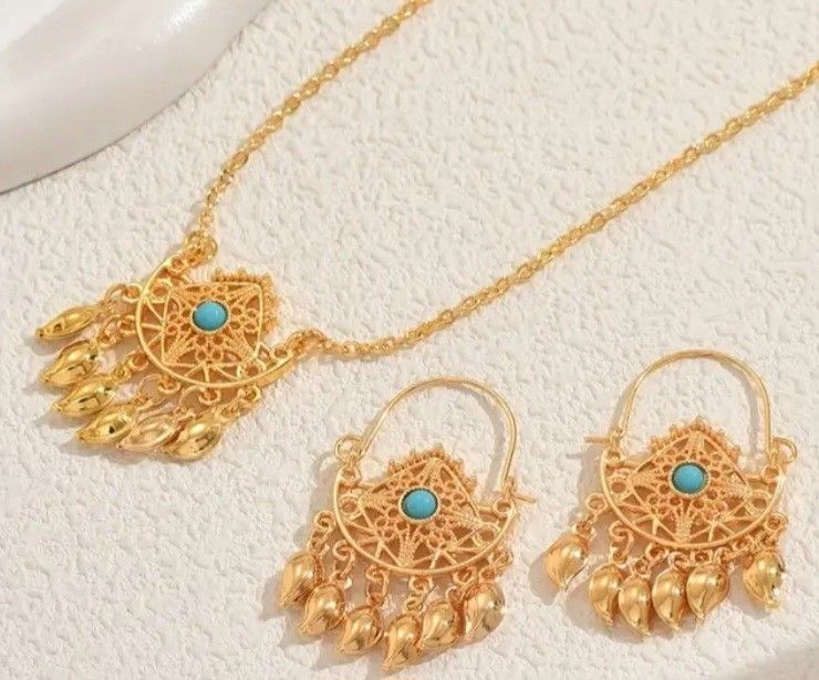 BEAUTIFUL 18K GOLD PLATED DROP DANGLE EARRINGS & NECKLACE SET