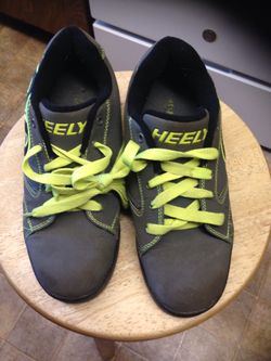Kids sz6 Heelys!
