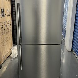 Blomberg 30" Counter Depth Bottom Freezer Refrigerator 