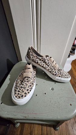 BLOWFISH SNEAKERS SIZE 9