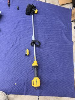 DeWalt String Trimmer with 20V 5Ah Battery