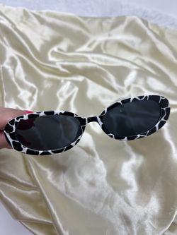 Black-white print Sunglasses// sunglasses// attractive// trendy sunglasses//