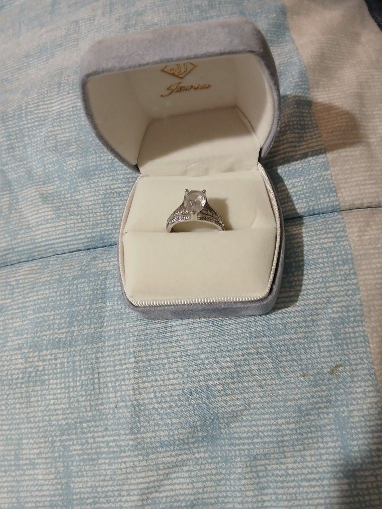 Wedding/Engagement Ring
