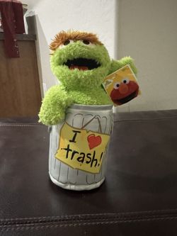 Sesame Street Plush Oscar The Grouch Stuffed Animal "| Love Trash" Can 9"
