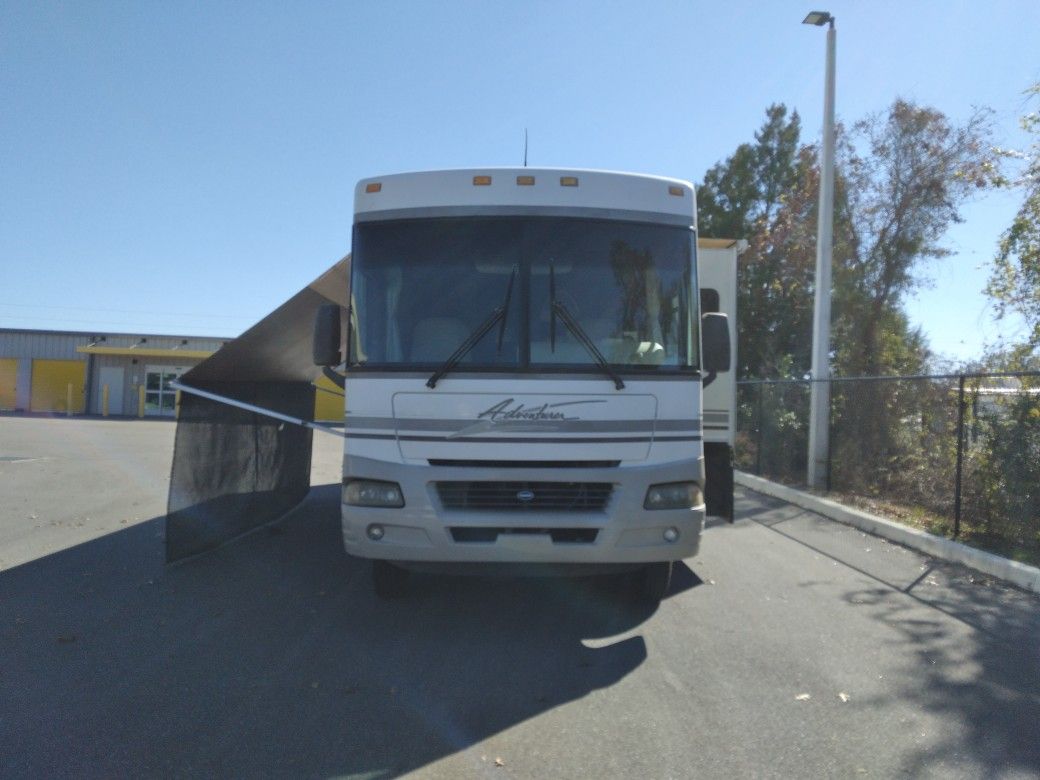 Motor Home Winnebago 35ft
