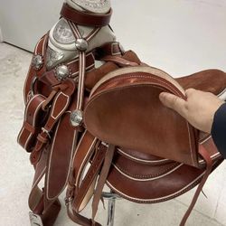 Montura charra Pitiada Original acordonada con medio fuste plateado