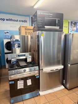 ✨Memorial Day Sale ✨ LG 33” Wide Refrigerator and Gas Stove with Free Microwave