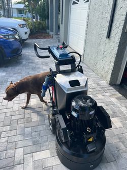 Grinder with vaccum